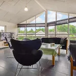 Lovely In With Kitchen Обенро