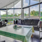 Дом отдыха Lovely In With Kitchen *