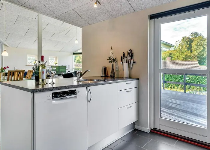 Lovely In With Kitchen Holiday home *